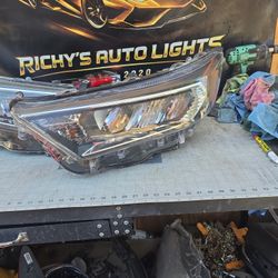 2019-20-2021 TOYOTA RAV4 LEFT HEADLIGHT HALOGEN OEM 811500R150