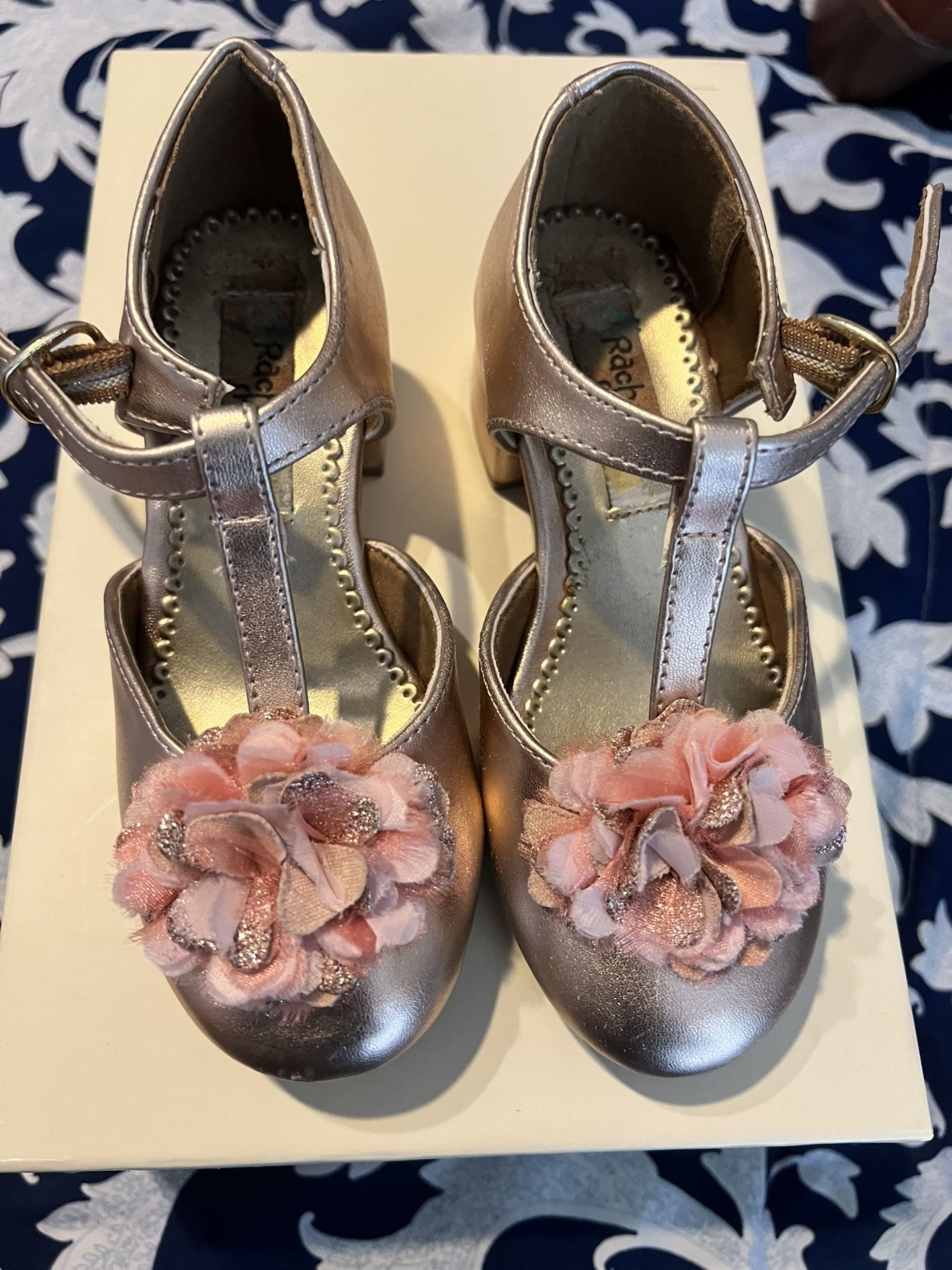 Little girl shoes size 10