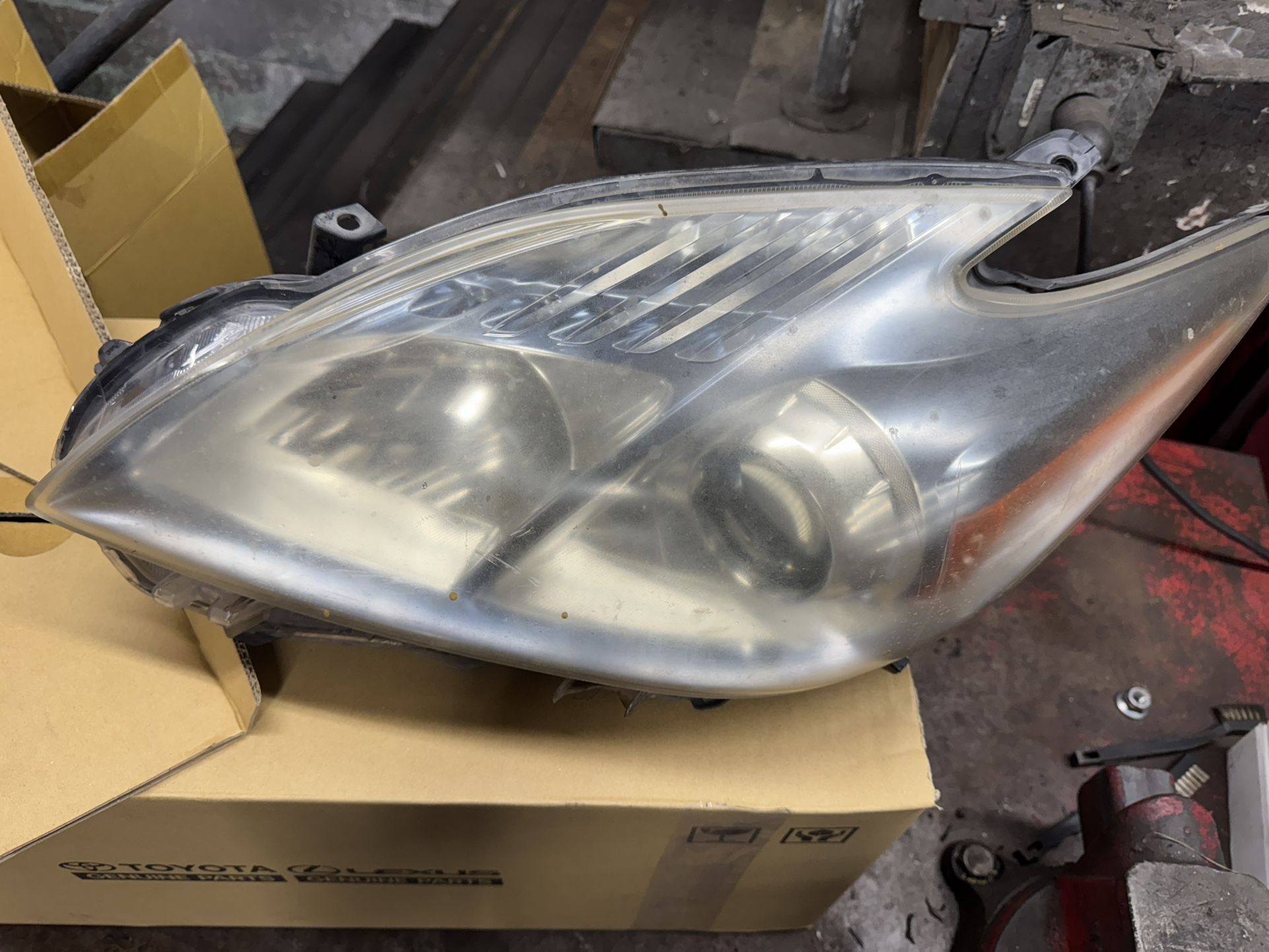 Toyota Prius 2012, 2013, 2014, 2015 Headlight / Headlamp Assembly