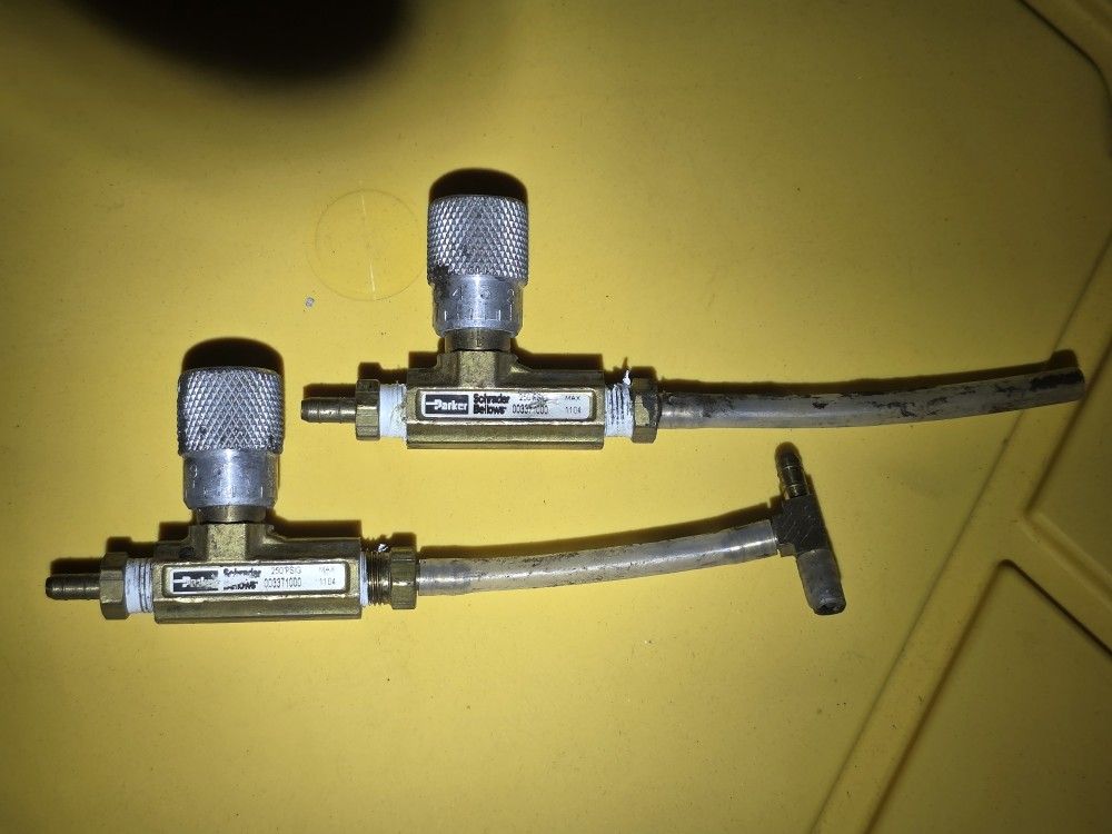 2 Parker Schrader Bellows Model 003371000 With Fittings