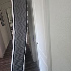 FULL Almost New Full MATTRESS
