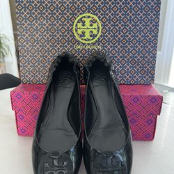 Tory Burch black Reva Round flat shoes size 7 in good used condition