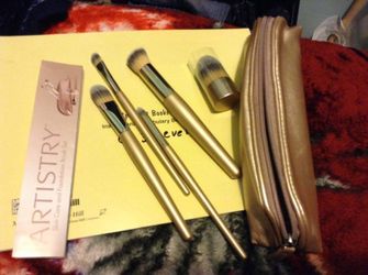 Artistry makeup brushes