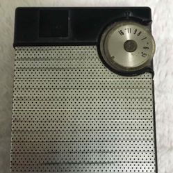 Vintage 1960’s General Electric AM Transistor Radio