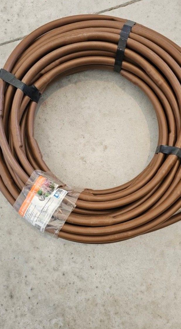 Earthline Brown
PC 100 ft.
1-GPH Pressure
Compensating Drip
Line with 18 in.
Spacing
