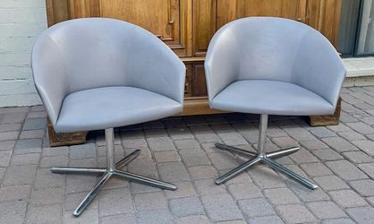 Gorgeous Pair of High End Andreu World Mid Century Modern Style Brandy Swivel Chairs