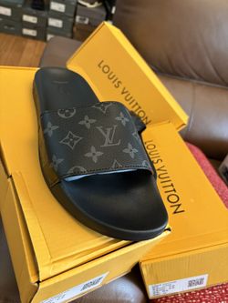 L¥ Men’s Slides In A Size 10 Fits 9.5-10 Size 43 Euro