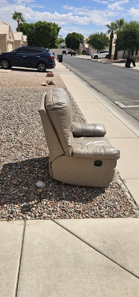 Free Recliner 