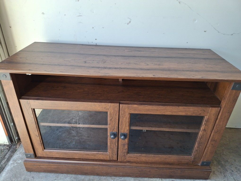 TV Console in Excellent Condition