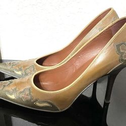 Donald Pliner Women's Khaki and Tan Courts size 9.5 Italy