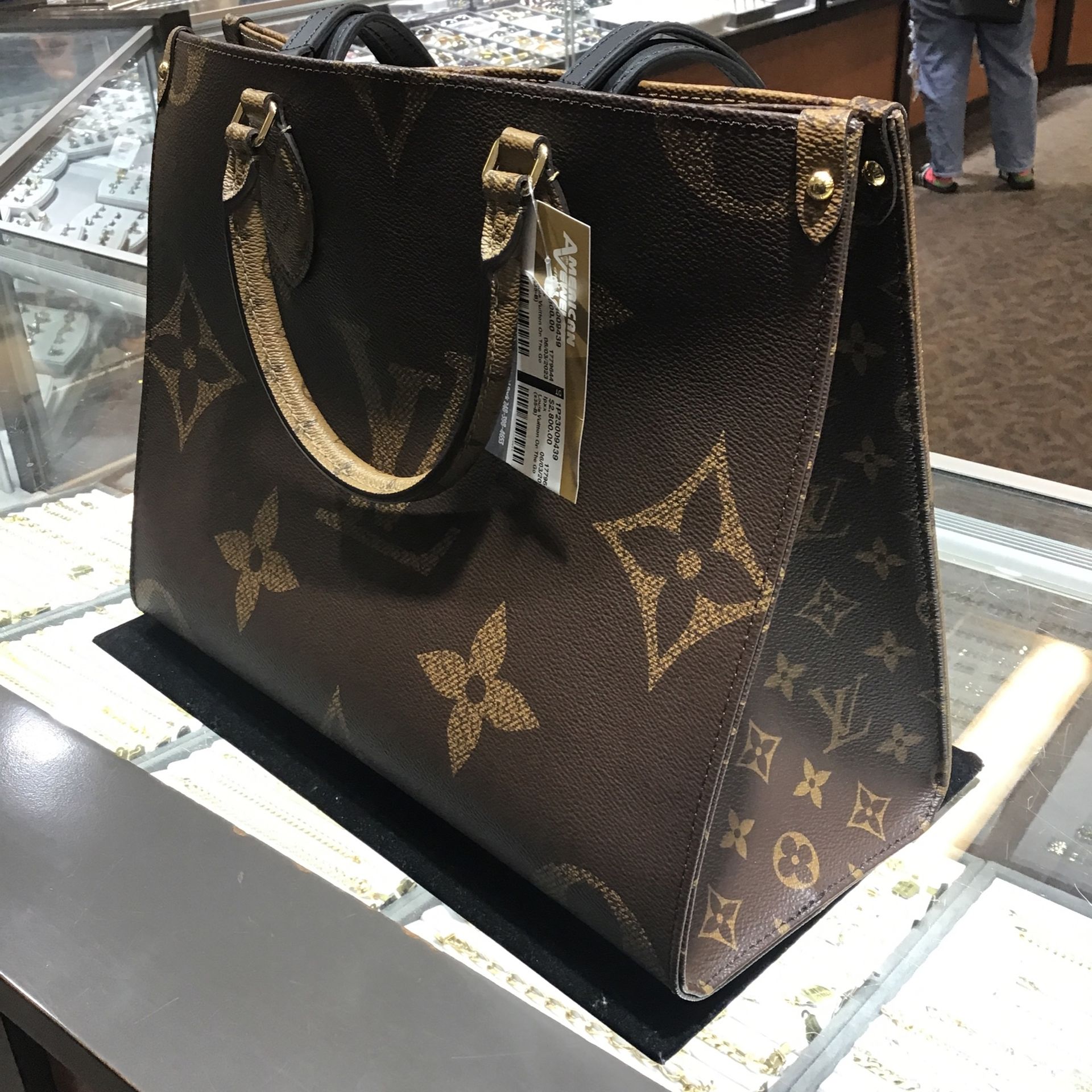 Louis Vuitton On The Go Bag for Sale in Detroit, MI - OfferUp