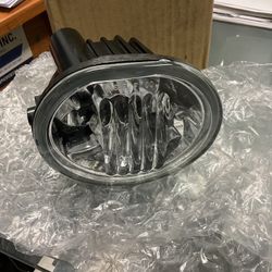 FOG LIGHT RH 03-08 MATRIX/VIBE/05-10 TC