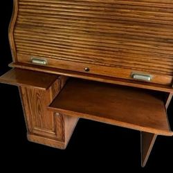 Beautiful Oak Roll Top Desk