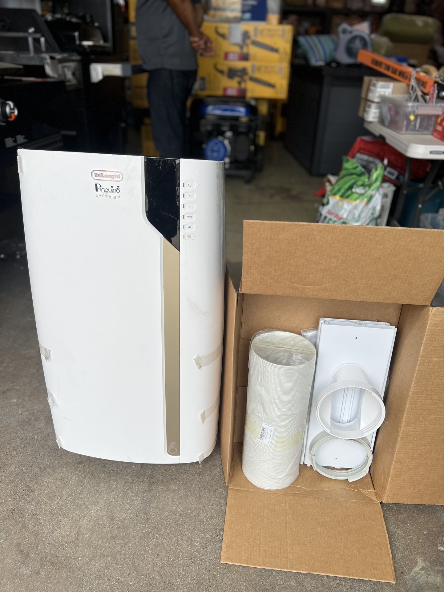 DeLonghi Pinguino DeLuxe PAC EX398VUV 700 sq ft Portable Air Conditioner