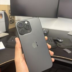 ⭐️iPhone 16 Pro Max has a black spot 📲