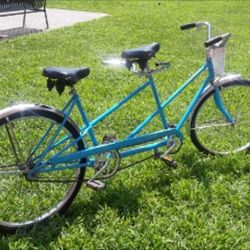 Mint condition Schwinn twin deluxe tandem bicycle for Sale in The