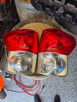 Pair 07-13 toyota tundra taillights