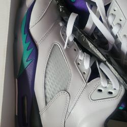 Jordan 4 (150.00)and Jordan 1 chi unc(100.00)