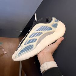 Adidas Yeezy 700 V3