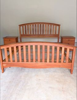 Richardson Brothers Solid Cherry Wood King Bed Set