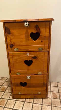 Solid wood small cabinet