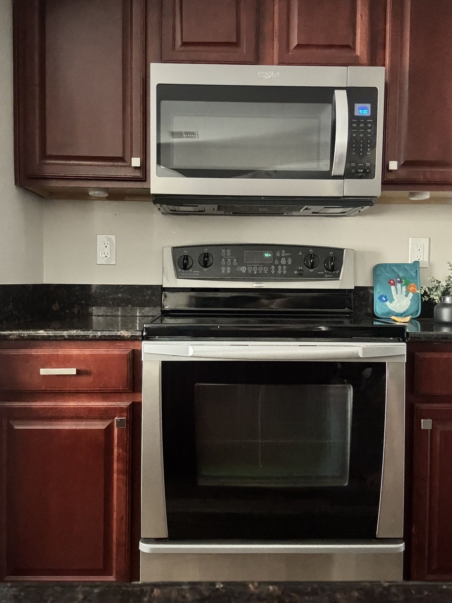 Whirlpool Microwave and Stove