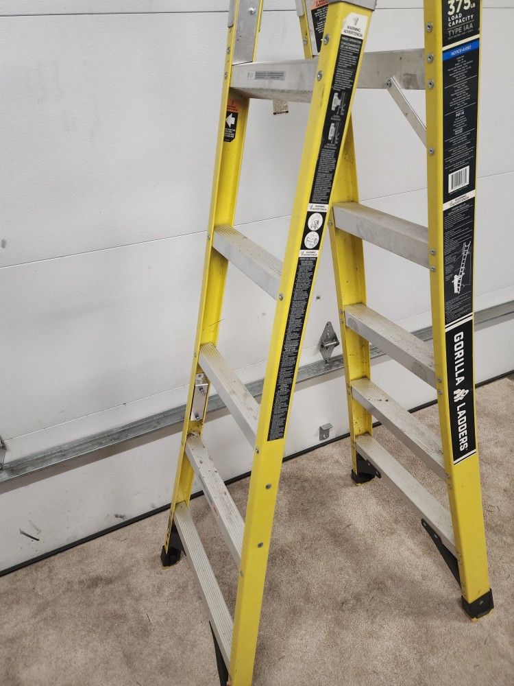 *** GORILLA ADJUSTABLE LADDER ***