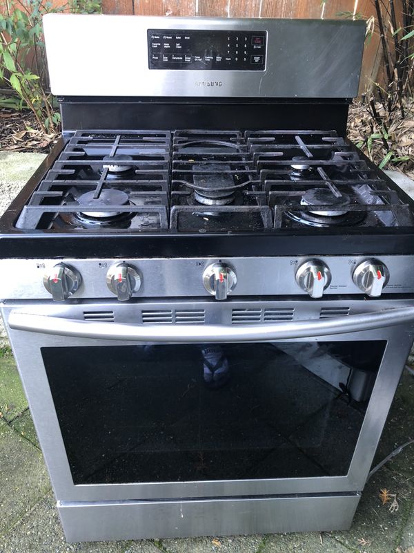 Gas stove for free. Pending pick up. for Sale in WA OfferUp