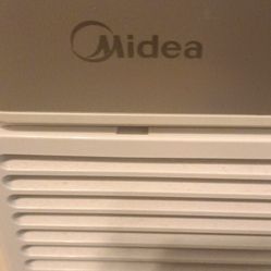Window Air Conditioner (Midea)