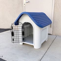 (New in Box) $50 Small Size Dog House Waterproof Plastic Outdoor Indoor 30x23x26” 