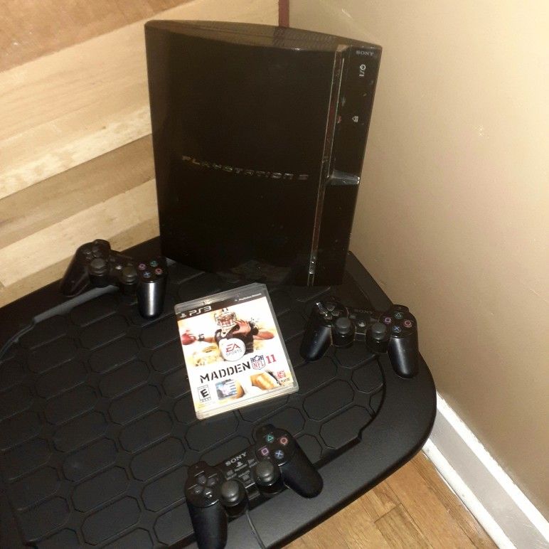 Sony PlayStation 3 w 3 Controllers & Madden '11