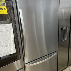 Whirlpool Bottom Freezer In Stainless Steel New Open Box 