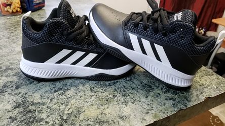 Adidas boys shoes size 4