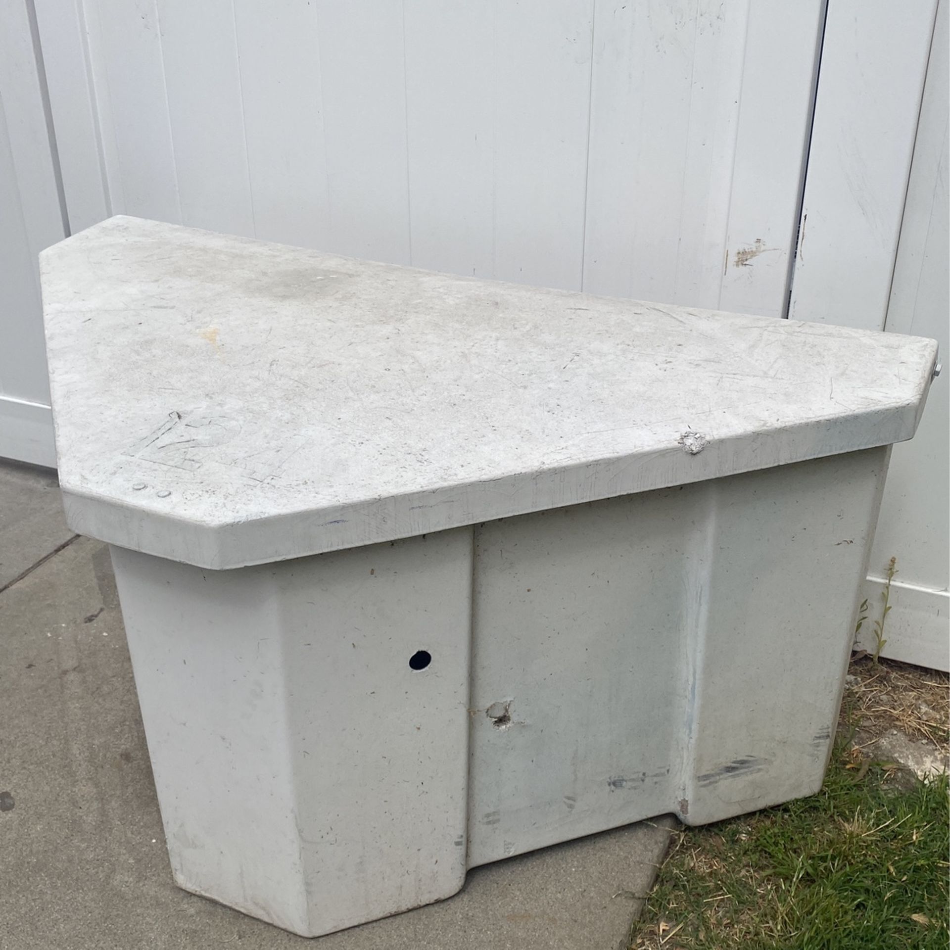 Triangle Dock Box for Sale in Norwalk, CA OfferUp