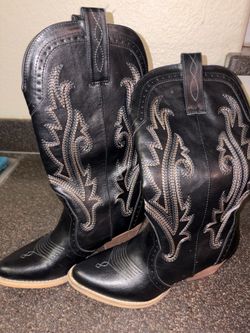 Black Western Cowboy Boots (Embroidered) – Women’s