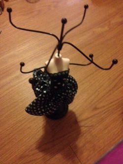 Necklace holder