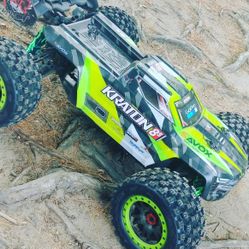 Arrma kraton 8s 1/5th scale  **please no low ball offers**