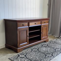 🚚 Buffet / media console - great condition- delivery