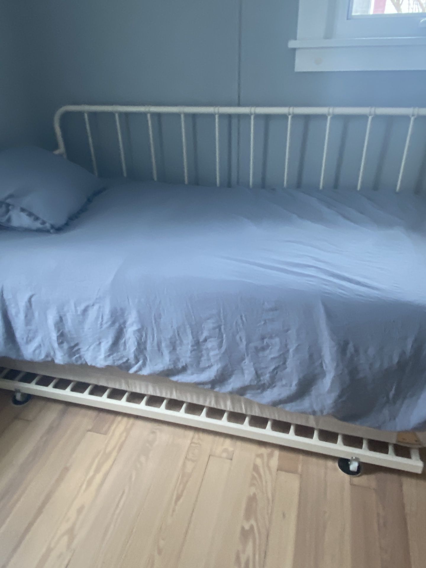 Trundle Bed With 2 Mattresses 