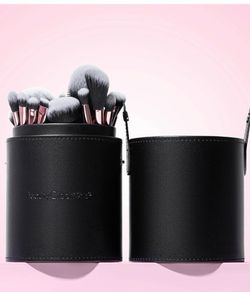 Make up brushes set with case