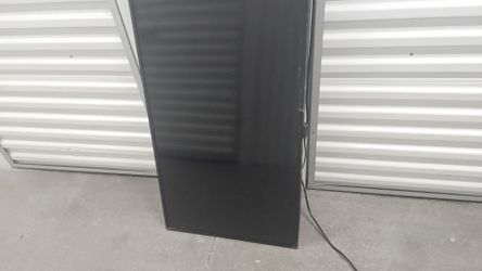Large Flat Screen TV 42'