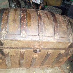 Antique Steamer Trunk 