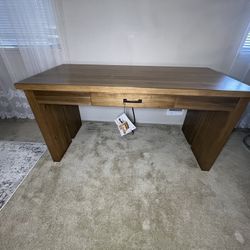 Very nice Zealand 60” Writing Office Desk. Out of the box and assembled table. Come get it!