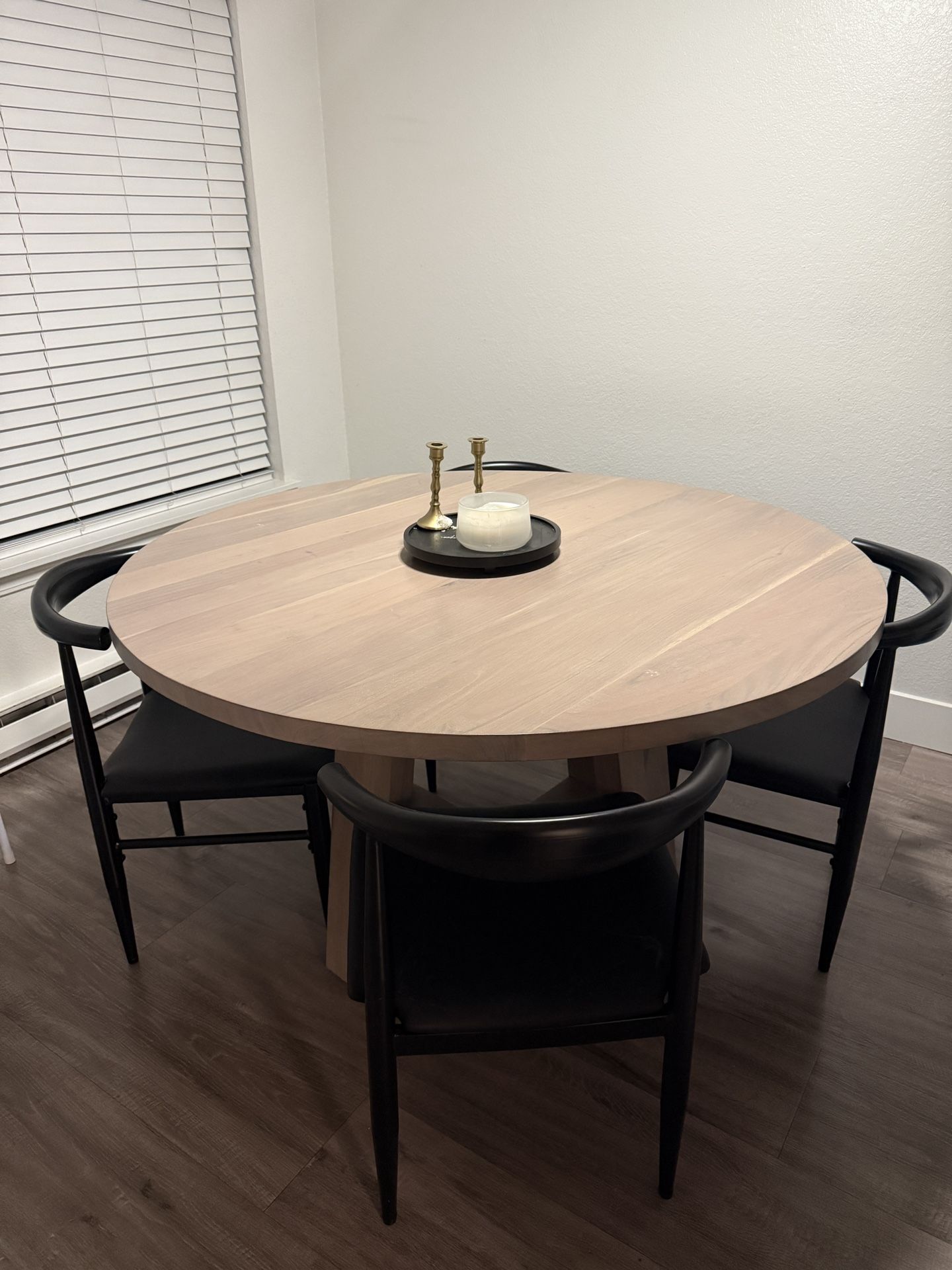 DINING TABLE WITH CHAIRS OR SEPARATELY 