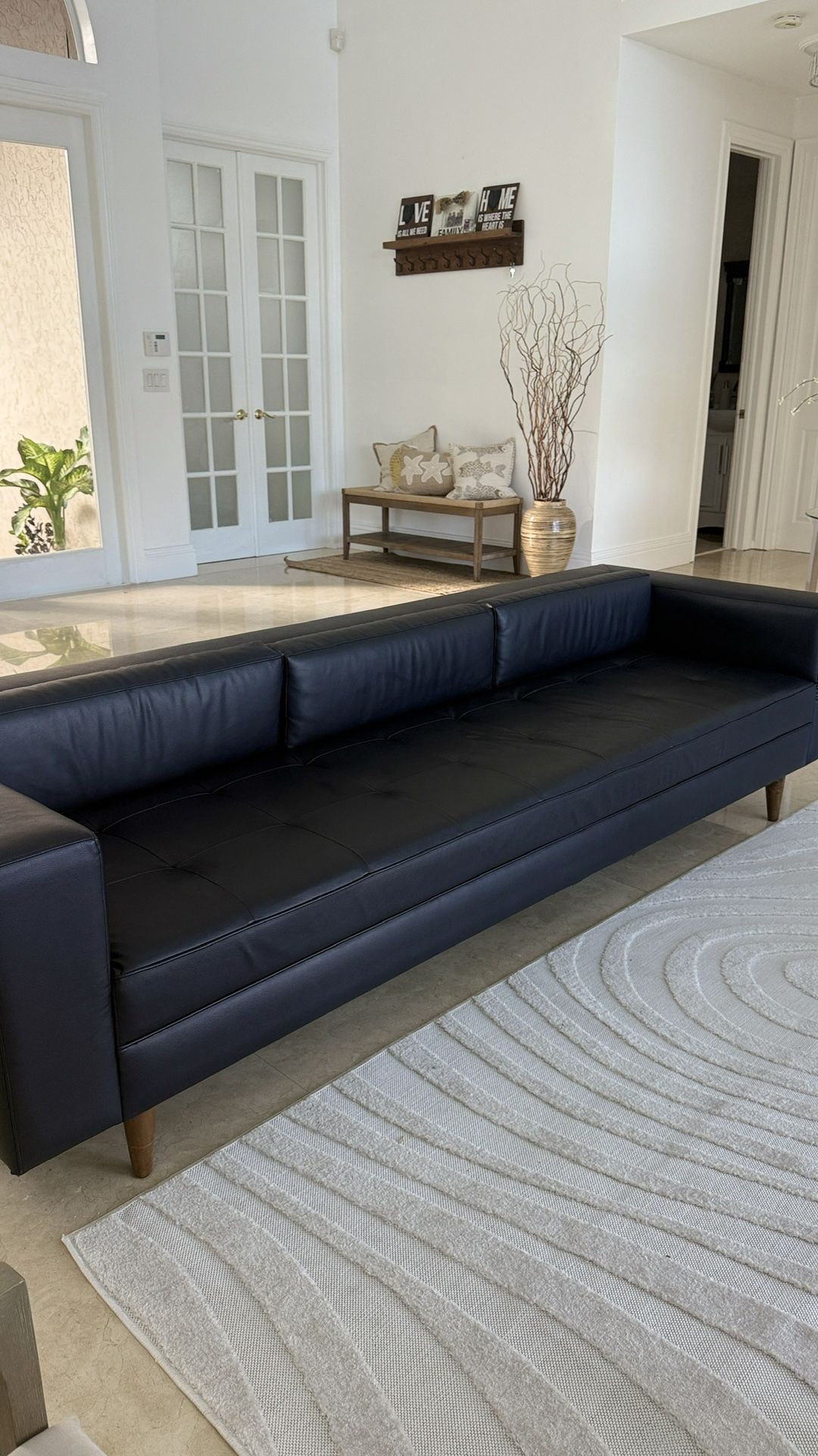 Gorgeous dark Blue Fancy Sofá