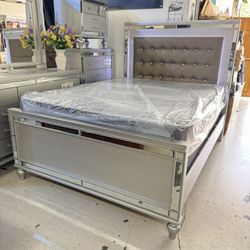 Complete Bed Room Set Size Queen