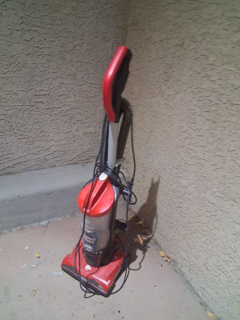 Dirt Devil PowerMax Bagless Upright Vacuum Cleaner Machine, UD70111V, Used