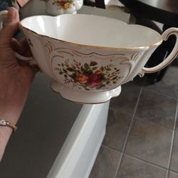 Prince Albert Country Roses 2 Handle Med Bowl