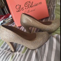 Like New Sz 6.5 Gold Confortable Heels 