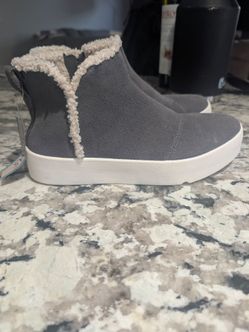 New TOMS Gray Suede  Boots size 8